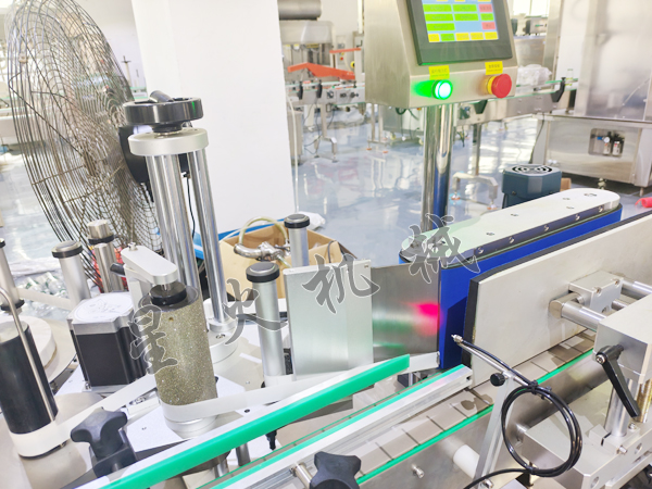 叼嘿视频免费看四川圓瓶貼標機實拍圖