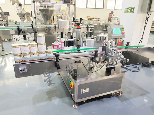 全自動圓瓶貼標機實拍圖