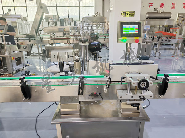 全自動搓滾式圓瓶貼標機實拍圖