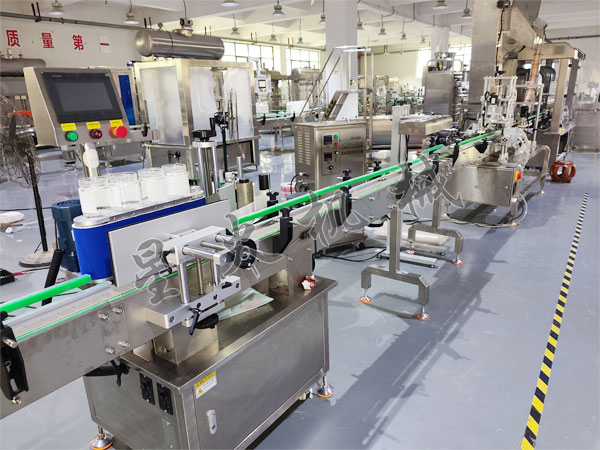 全自動搓滾式圓瓶貼標機實拍圖